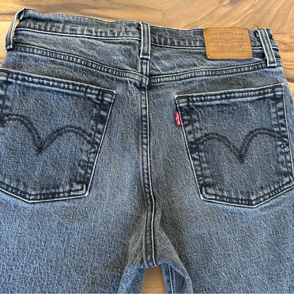 Levi's Women's Wedgie icon Fit Grey High Rise Button Fly Ankle length - Picture 7 of 15